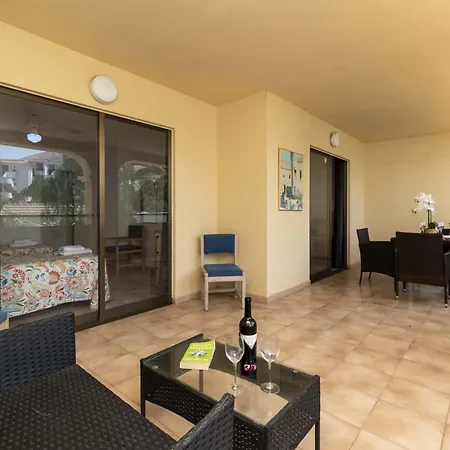 Castle Harbour 41a - One Bed Daire *